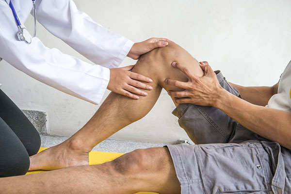 Is knee replacement safe - patient consultation